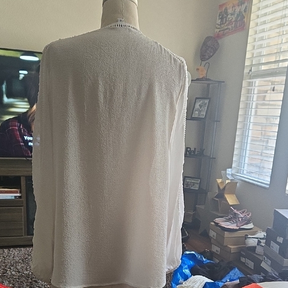 Express White V-Neck Blouse - Picture 2 of 4